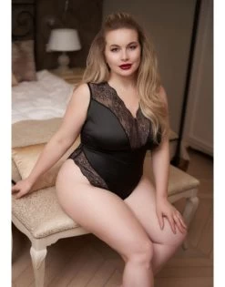 Plaisir Boudoir Bodystocking Grote Maten 50-54 - Black Satin/Black Lace - 2058